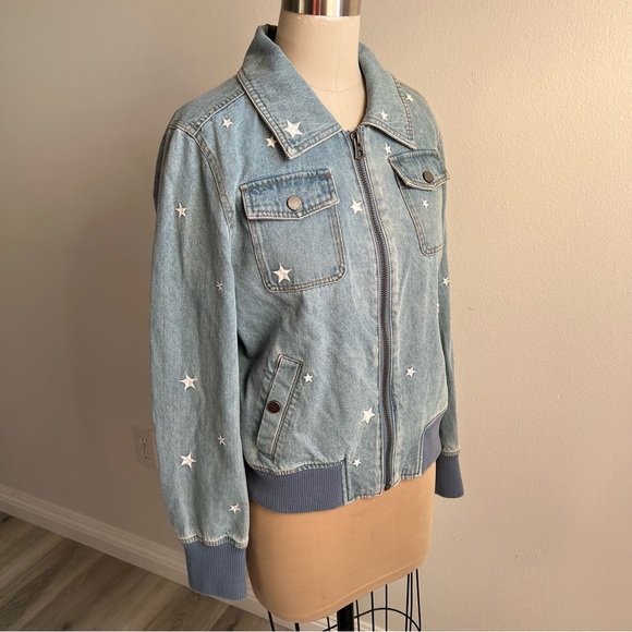 Lucky Brand Medium Denim Jean Jacket with Embroidered Stars - Picture 2 of 16